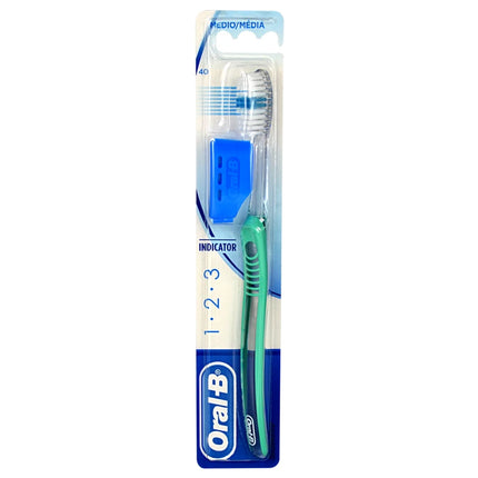 ORAL B SPAZZOLINO DENTI 40 INDICATOR MEDIO CON COPRISETOLE