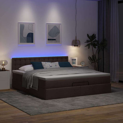 Pouf Letto con Materasso e LED Marrone Scuro 180x200cm Tessuto